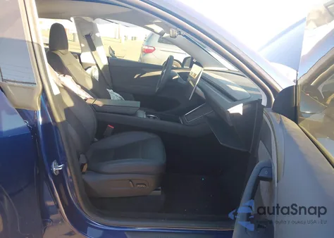 2026 Tesla Model Y Long Range Dual Motor All-Wheel Drive z USA, uszkodzony, nr VIN 7SAYGDED4TF433993